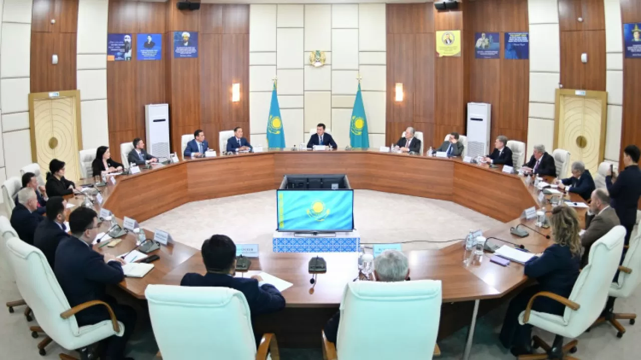 Мемлекеттік кеңесші республикалық этномәдени бірлестіктердің басшыларымен кездесу өткізді 