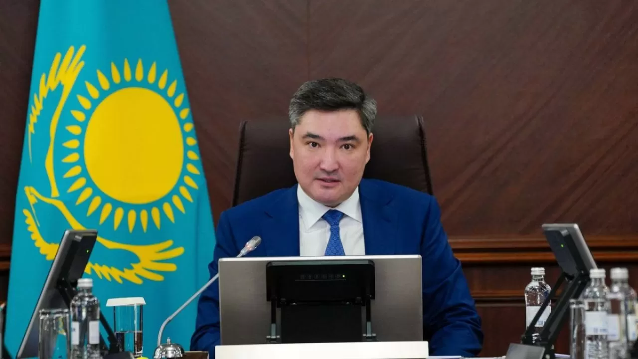 "Жұмыс істей алмасаңыздар ашық айтыңыздар": Олжас Бектенов шенеуніктерге маңызды үндеу жасады