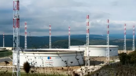 Поставки казахстанской нефти через КТК сократятся вдвое - СМИ