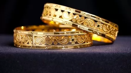 Цены на золото приблизились к недельному максимуму