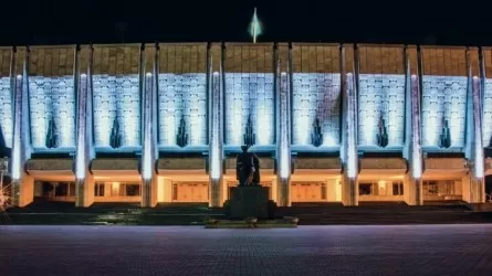 Казахскому национальному драмтеатру имени Мухтара Ауэзова 100 лет