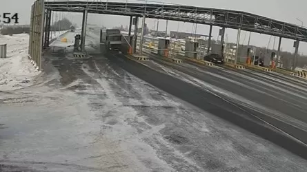 &laquo;Астана&ndash;Петропавл&raquo; автожолында жүк көлігі төлемақы алу пунктіне соқтығысты