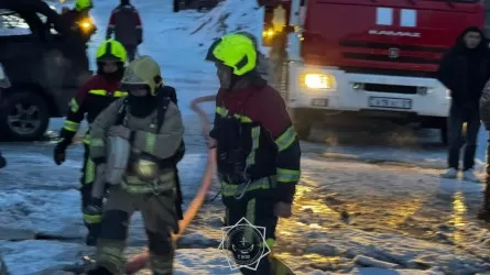 Пожар в Тобыле: МЧС спасло 5 человек, включая ребенка, из горящего дома