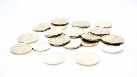 Тенге вновь ослаб в последний день торговой недели на KASE 