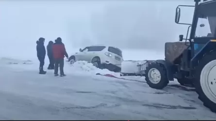 Три автомобиля съехали в кювет в ВКО