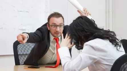 Принуждают, унижают, запугивают: депутат требует проверки деструктивных тренингов 