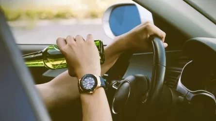 Казахстанец, лишенный прав пожизненно, снова сел за руль 