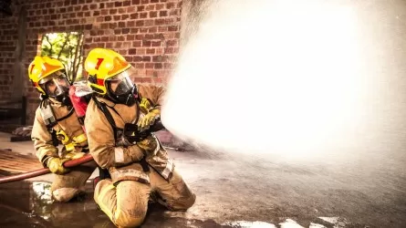 Пожар у ресторана едва не дошел до АЗС в Таразе 