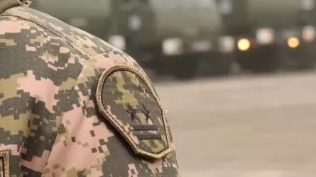 Оқу полигонында әскери қызметкер өз аяғына оқ атып алды