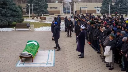 Алматы жұрты актер Мұрат Бисенбинді ақтық сапарға шығарып салды