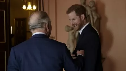 Карл III снова отказался от встречи с принцем Гарри