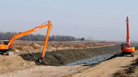 Впервые за 40 лет чистят каналы в Туркестанской области  