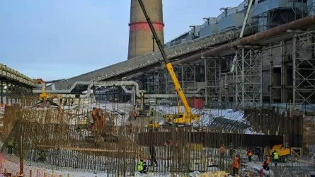 Асайын Байханов Екібастұздағы &laquo;МАЭС-1&raquo; түтін мұржасын салу барысымен танысты