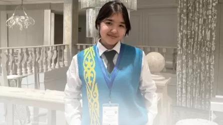 Феноменальная память: школьница из Казахстана освоила 10 иностранных языков