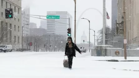 Продолжает увеличиваться число жертв снежной бури в США 