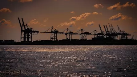 Порт Актау получит новые земли для увеличения объема грузоперевозок