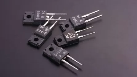 Пошлину в размере 25% на импорт полупроводников утвердил Трамп 