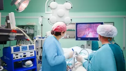 Алматылық хирургтер науқастың бірнеше жерден сынған бет сүйегін қалпына келтірді 