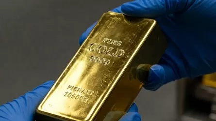 Впервые в истории золото преодолело отметку в 4900 долларов  