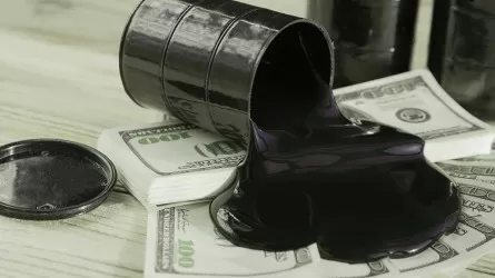 Цены на нефть колеблются вблизи многомесячных максимумов 