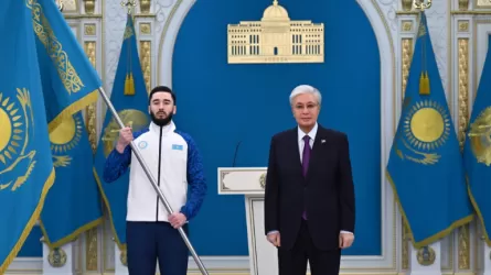 Токаев вручил государственный флаг олимпийской сборной Казахстана 