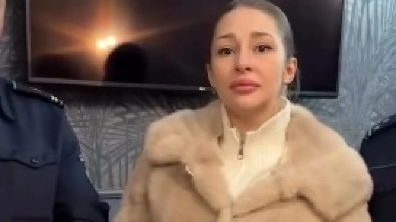  Белгілі боксшы Ангелина Лукас полиция қызметкерлеріне алғыс білдірді