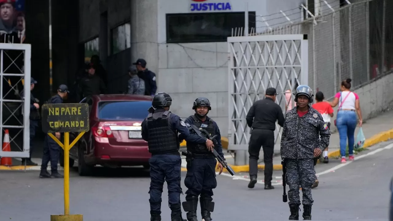 Венесуэлада оппозиция өкілдері түрмеден босап шығып жатыр