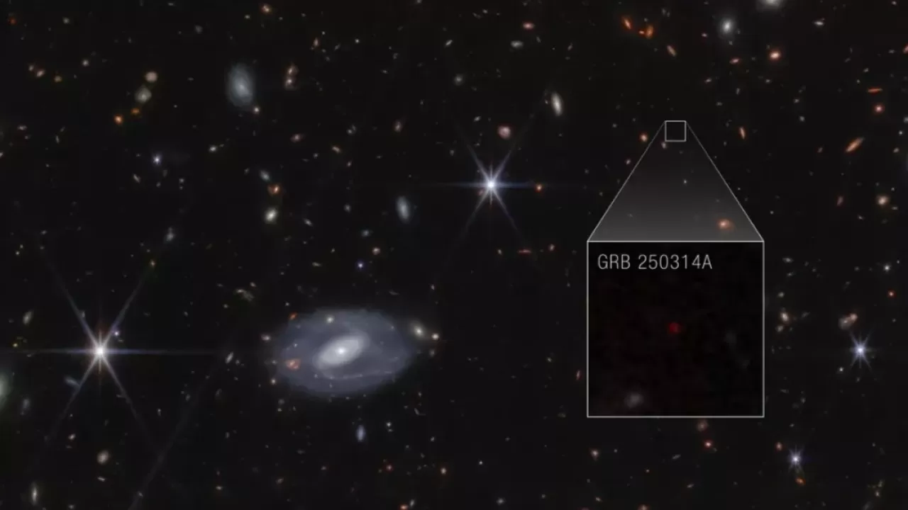 В далеком космосе заметили загадочный световой 10-секундный сигнал  