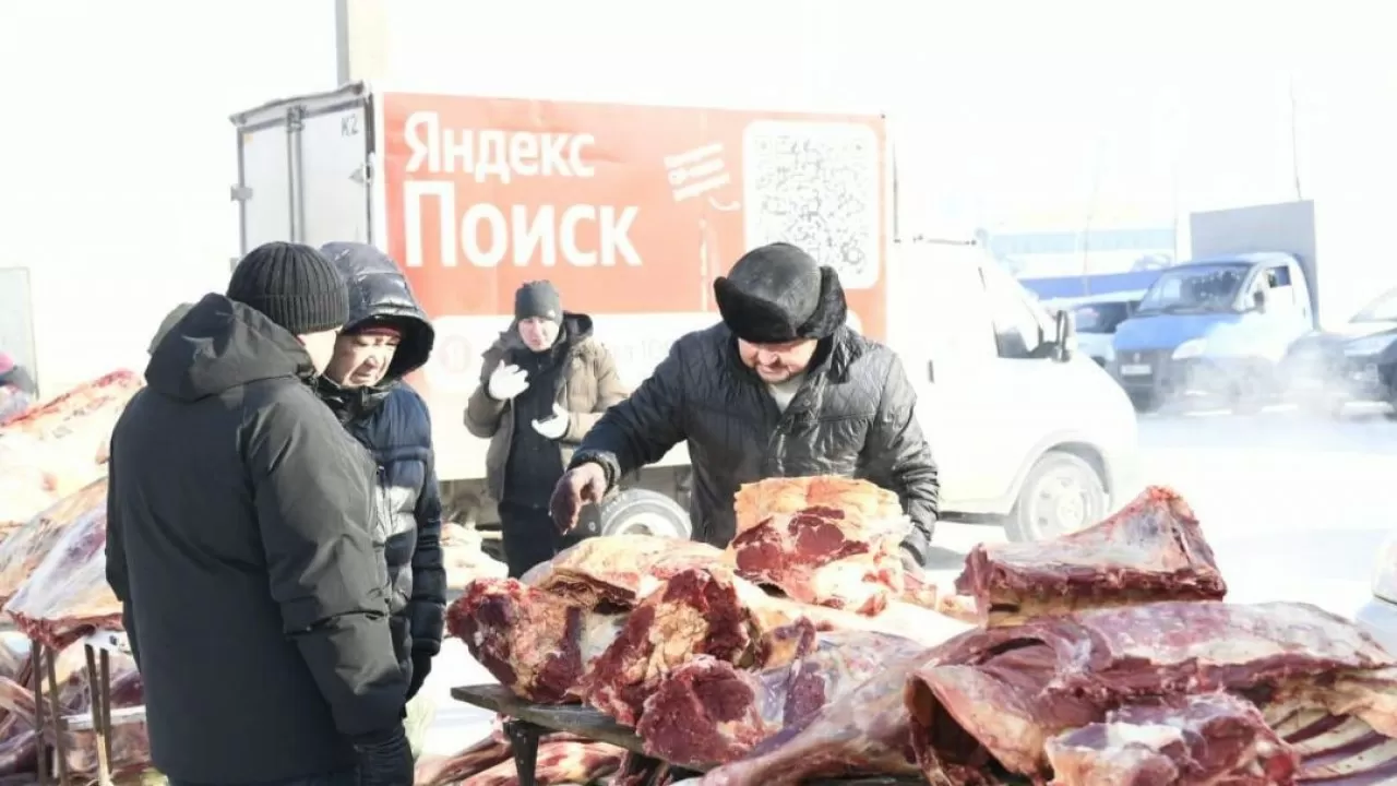 Мясо без посредников и очереди за кониной: в Астане фермеры устроили демпинг цен