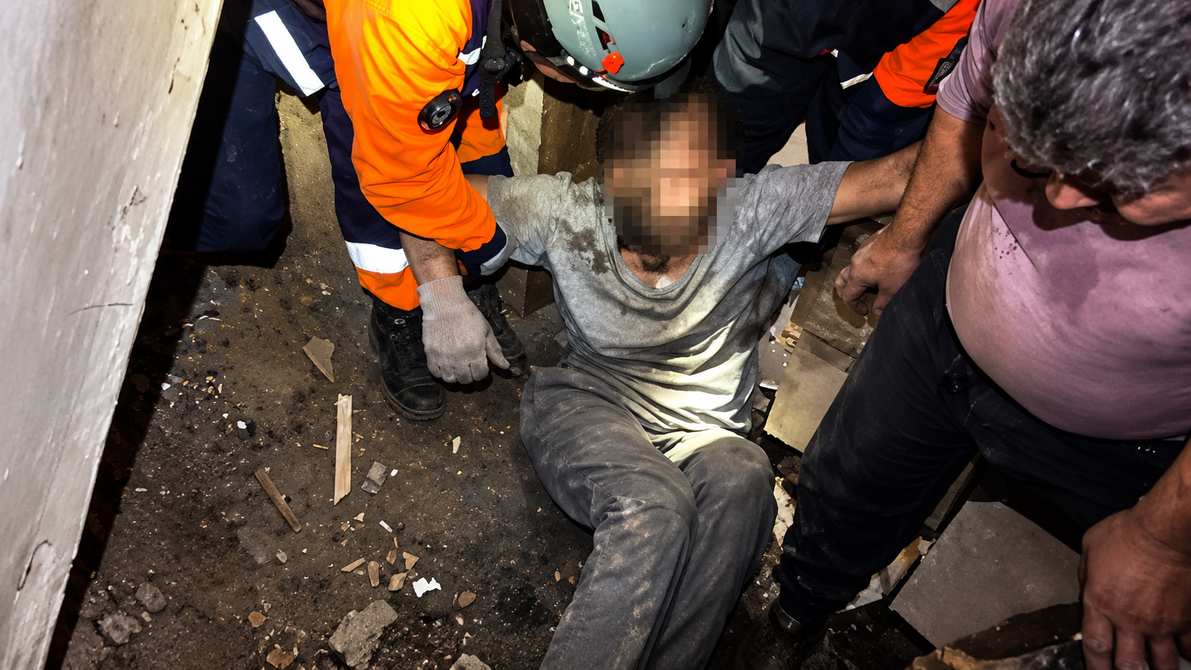Мужчина оказался под завалами частного дома в Семее 