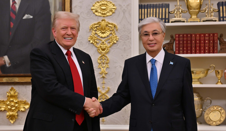 Дональд Трамп Қасым-Жомарт Тоқаевты Республика күнімен құттықтады