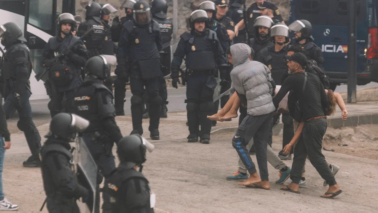 Испания полициясы Сеутадағы мигранттар лагерін таратып жіберді