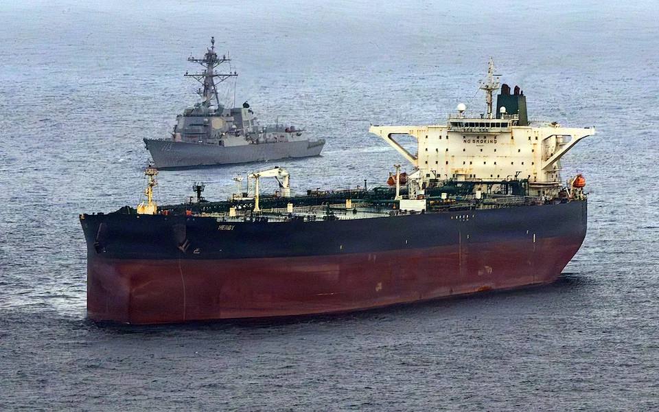 Ормуз бұғазында мұнай танкеріне шабуыл жасалды