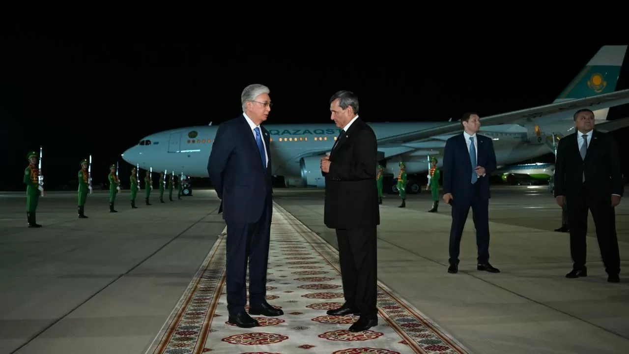 Токаев прибыл в Туркменистан