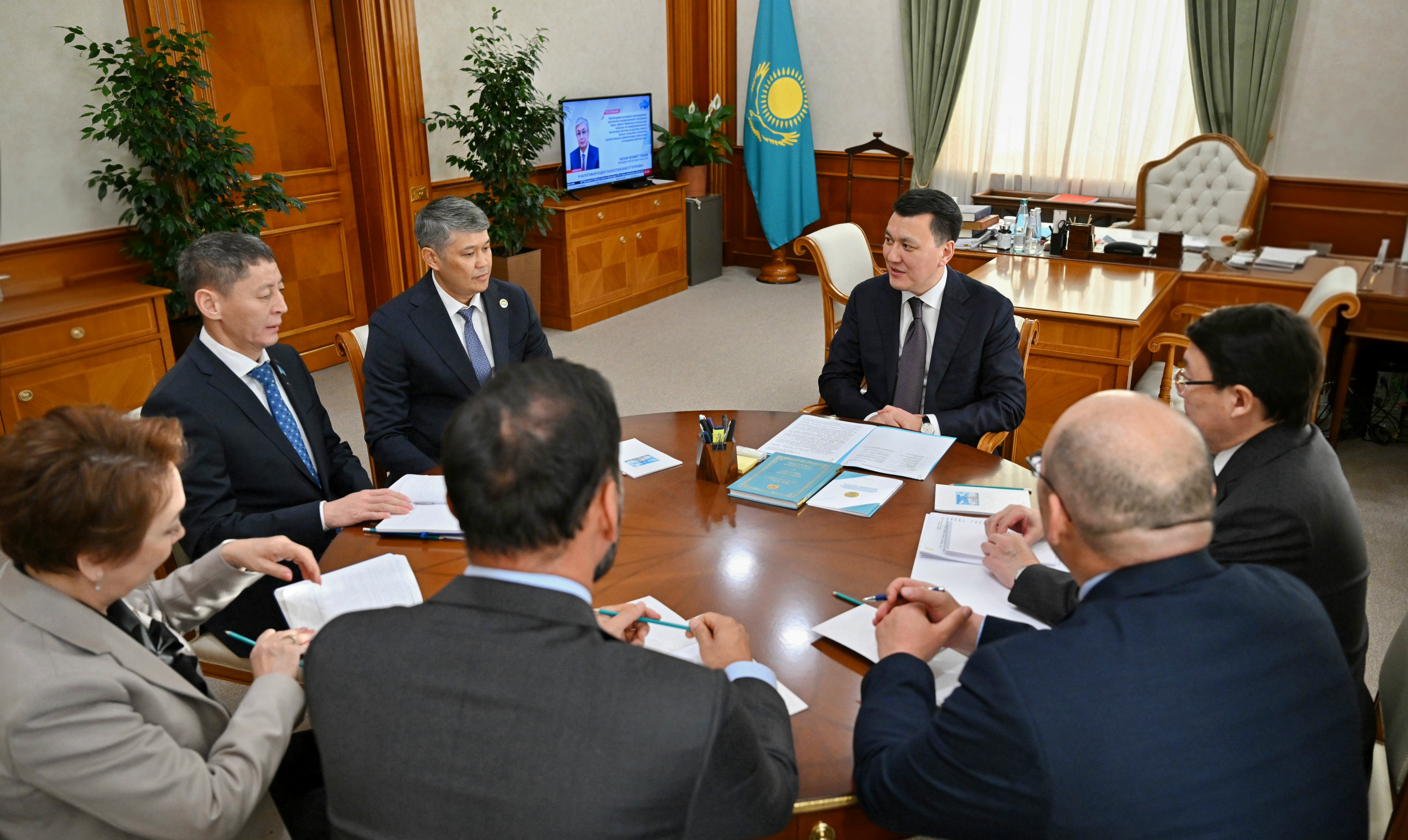 Ерлан Қарин Президент Жолдауындағы бастамаларды заңмен бекітуге басымдық бермек