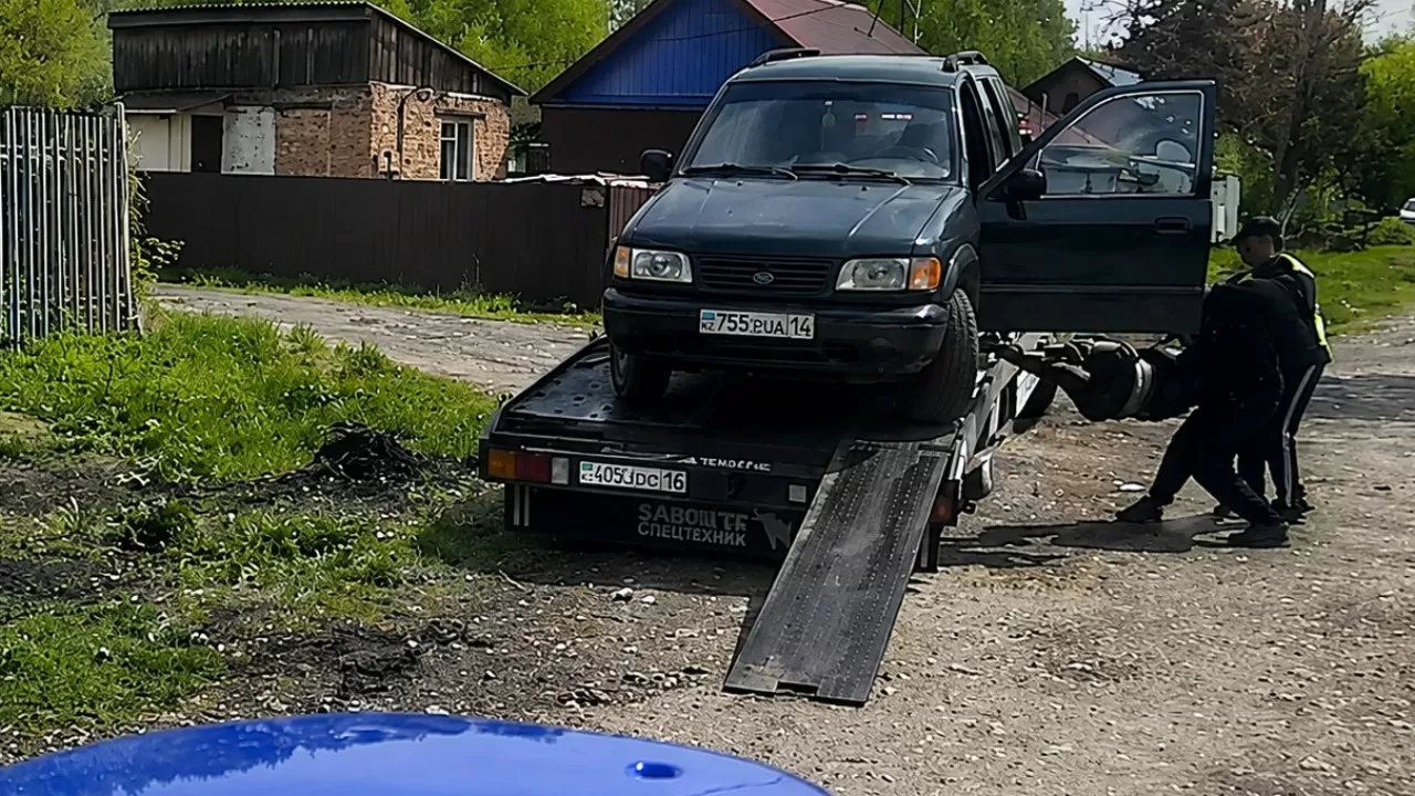 Эвакуаторщик силой вытащил пенсионерку из авто: дело обжалуют в ВКО