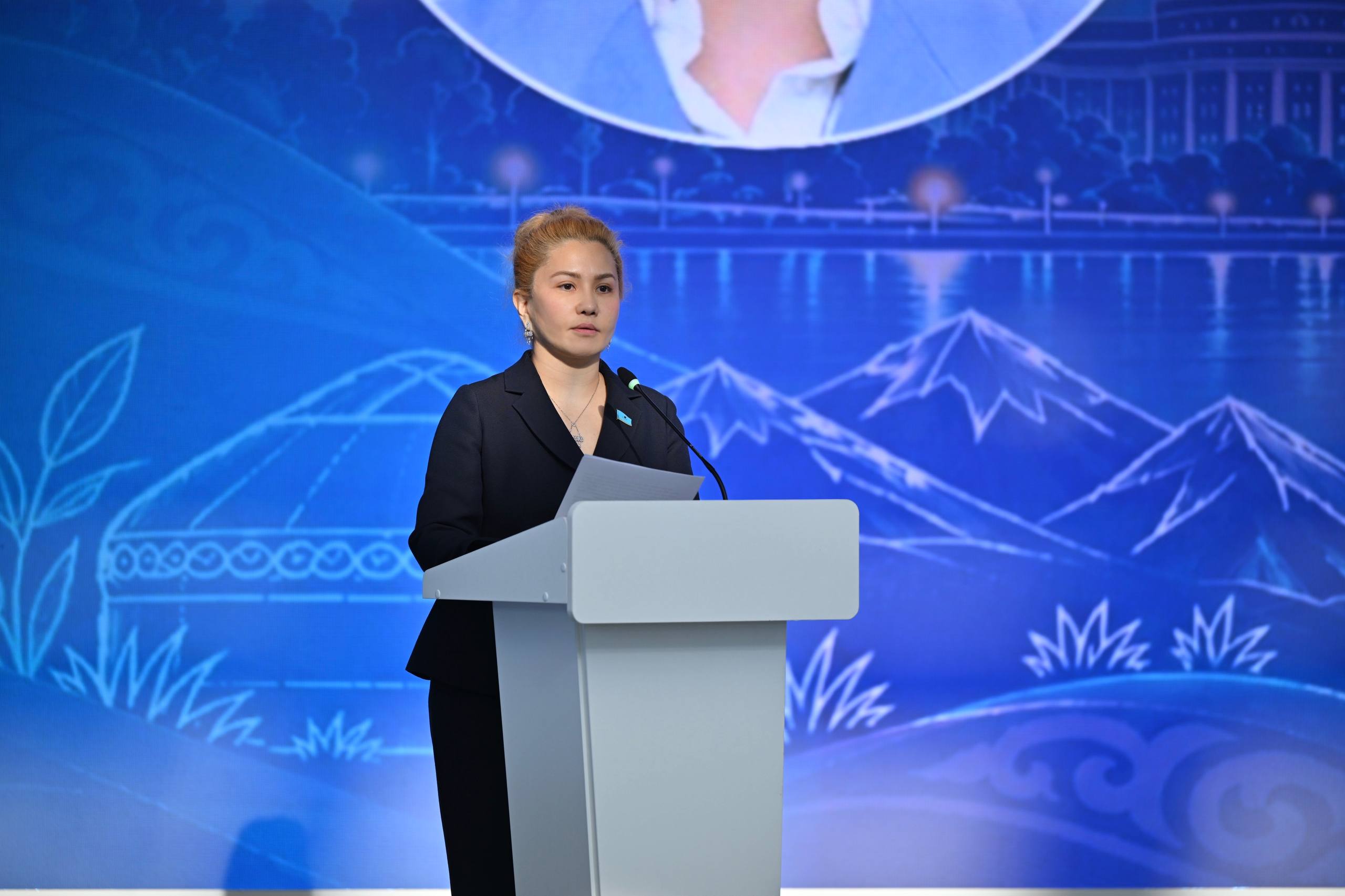 Дана Медеуова "Қазақстан балалары" депутаттық тобының жетекшісі болды