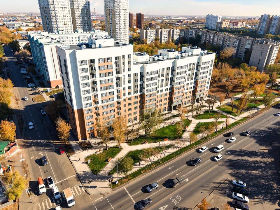 Астанада Республика күні қарсаңында жаңа гүлзар ашылды