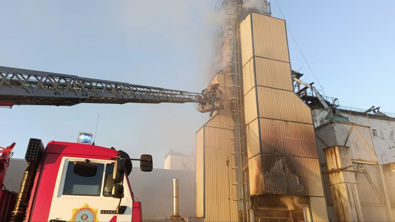 Атбасарда күнбағыс тұқымдарын кептіретін қондырғы өртенді