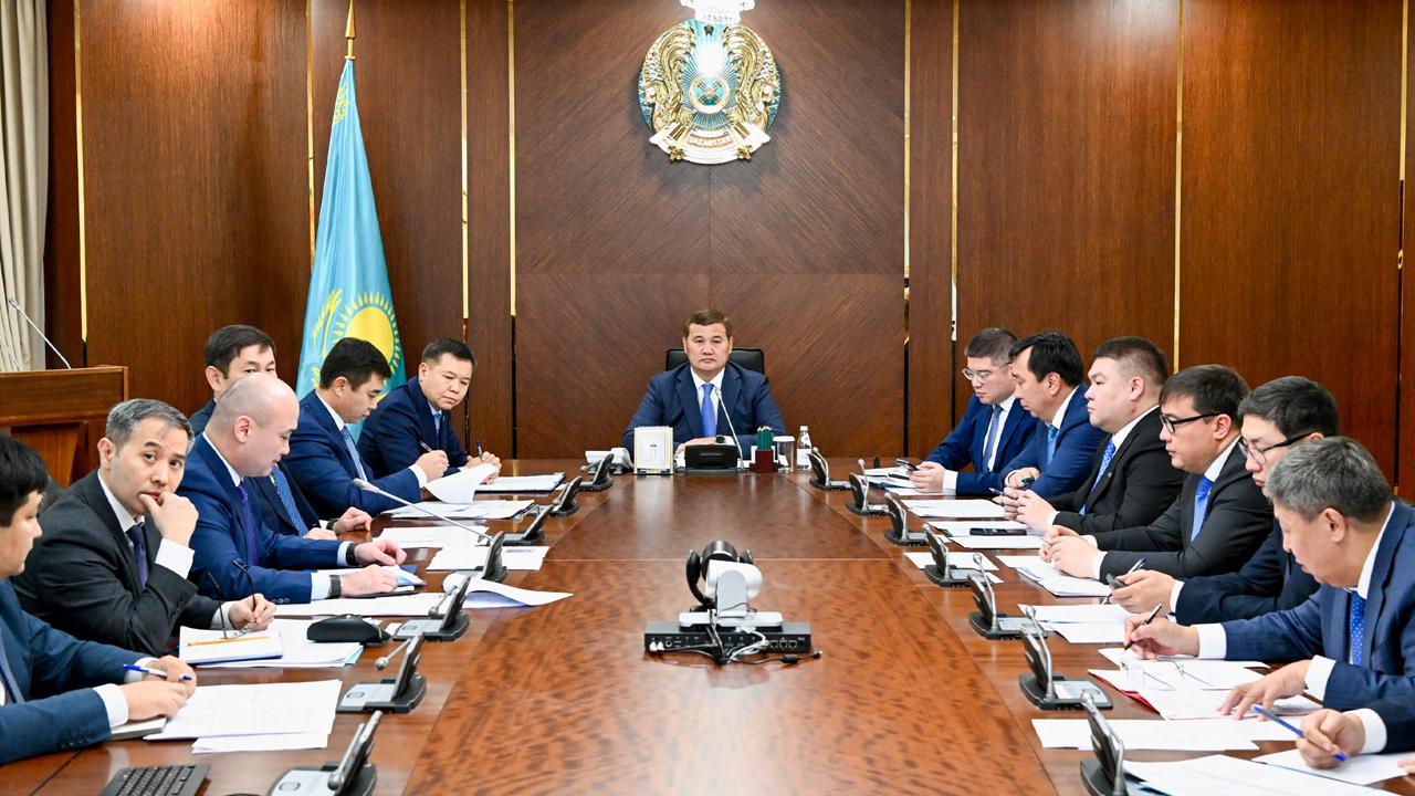 Қазақстанда ауыр жүк көліктерінің жолға түсіретін салмағы қатаң бақыланады