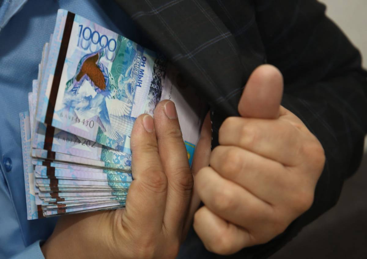 Елімізде бір айдың ішінде 100-ден аса жемқор 3,7 млрд теңгені жымқырған