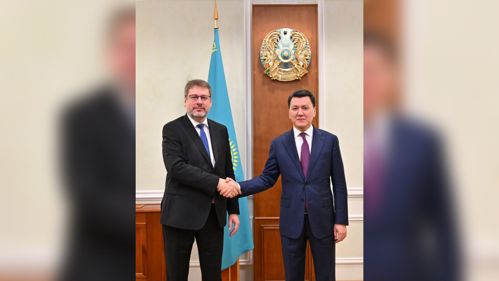 Ерлан Қарин мен Эдуардс Стипрайс конституциялық реформаны талқылады