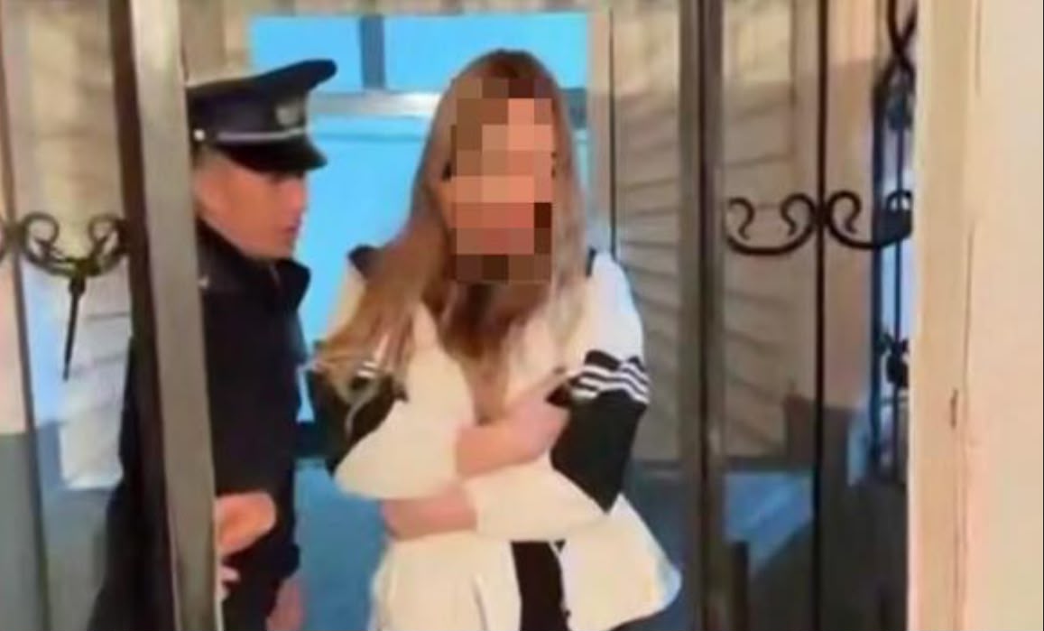 Шымкентте тікелей эфирде балағат сөз айтқан әйел 7 тәулікке қамалды