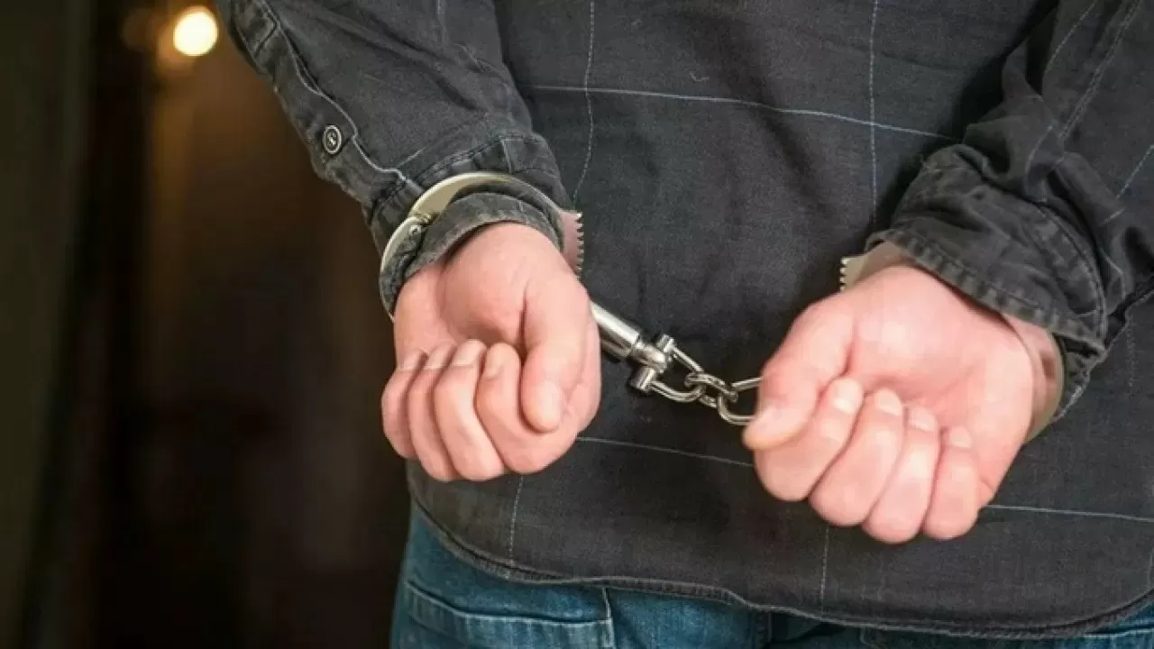 Футбольный тренер 42 года скрывался под чужим именем