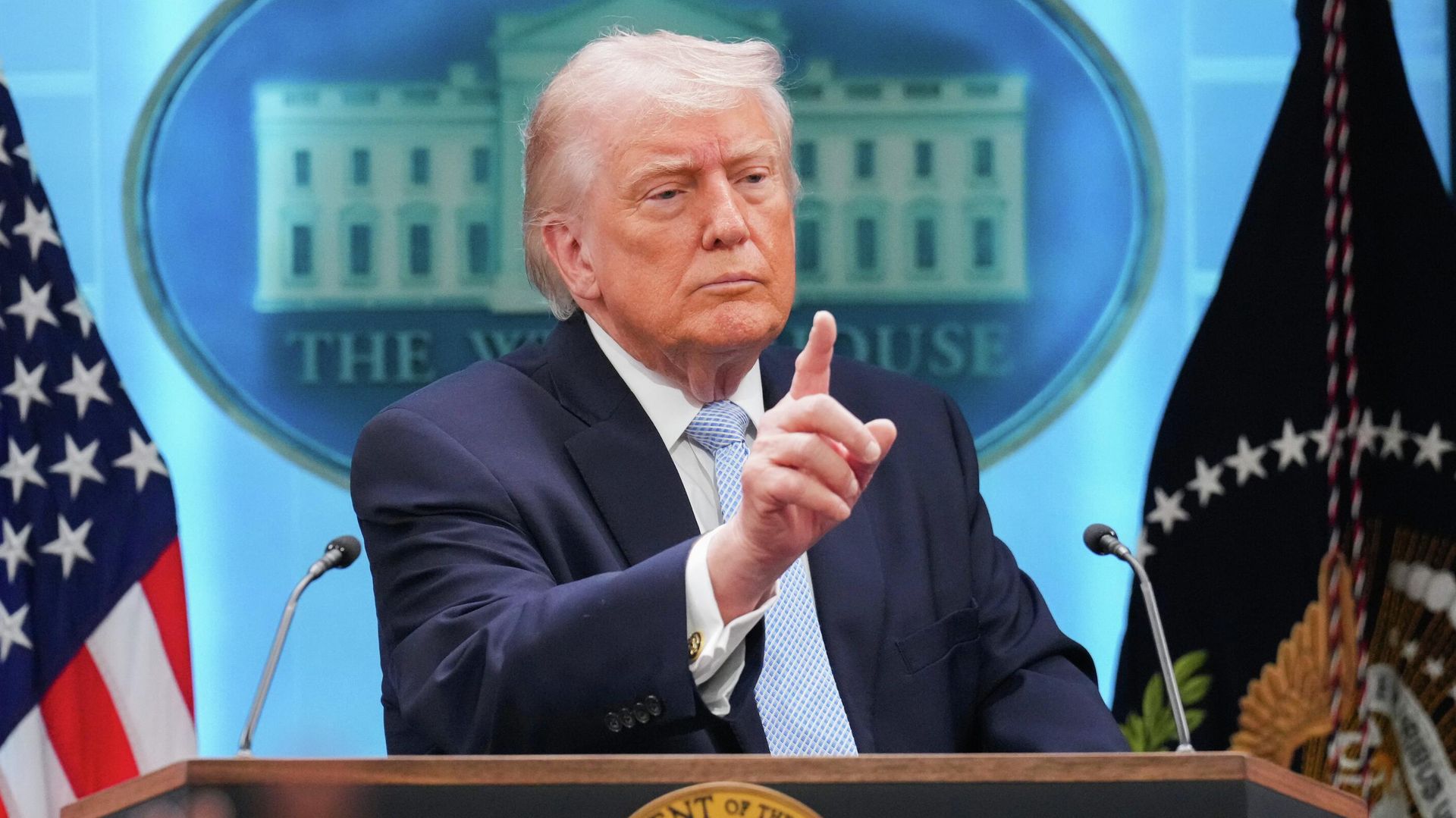 Жаппай тәртіпсіздіктер: Трамп Францияны шекарасын дереу жабуға шақырды