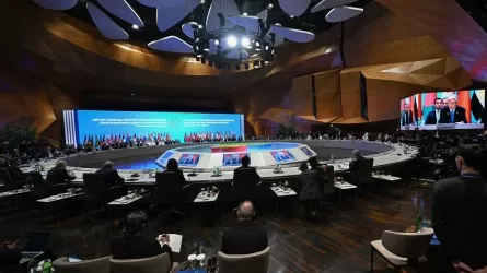 Токаев заявил о планах нарастить экспорт нефти через Азербайджан