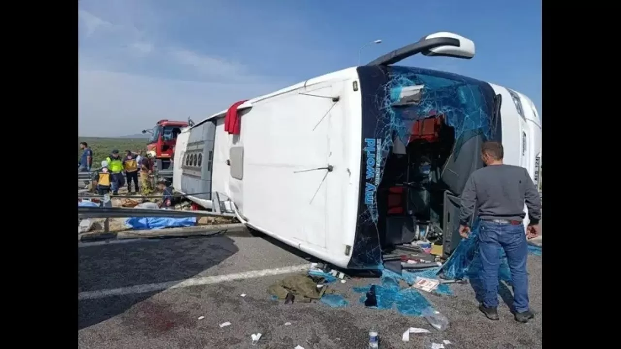 Страшное ДТП в Турции: 11 человек погибли в аварии с автобусом и эвакуатором