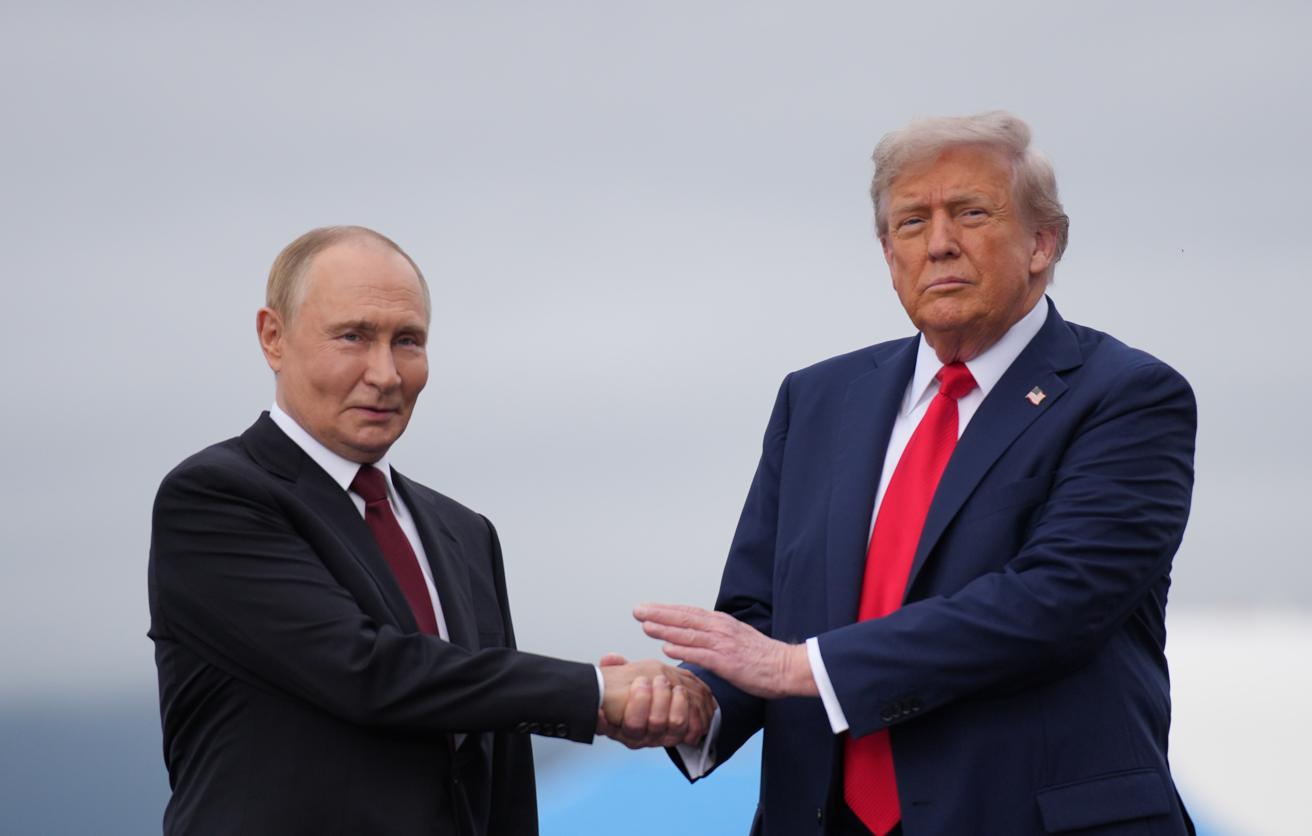 Трамп Ресейге қысымды уақытша бәсеңдетті