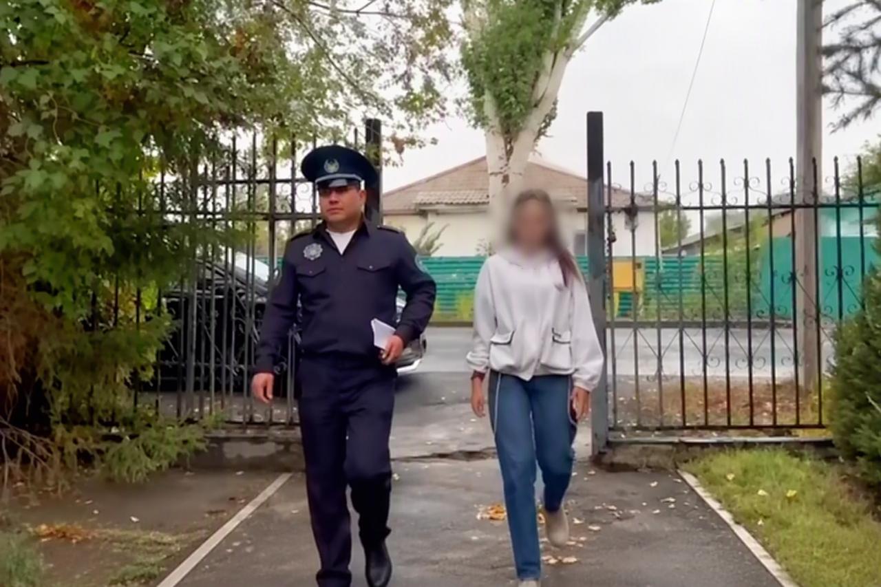 Талдықорғанда TikTok эфирінде балағат сөз айтқан әйелге айыппұл салынды