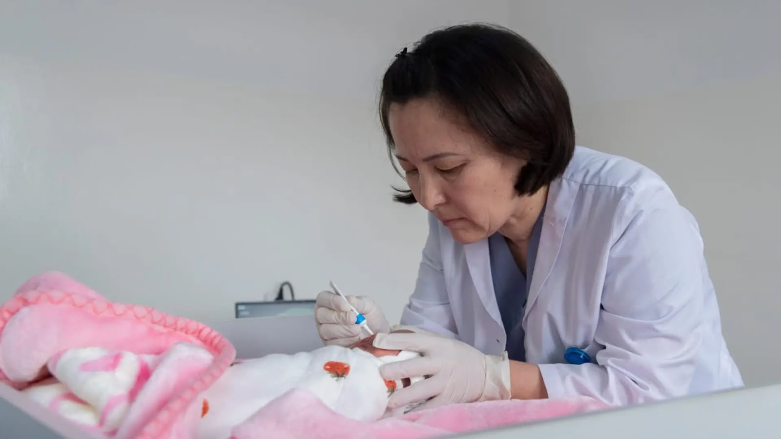 Алматыда Орталық Азияда алғаш рет нәрестелерге арналған офтальмологиялық томограф орнатылады